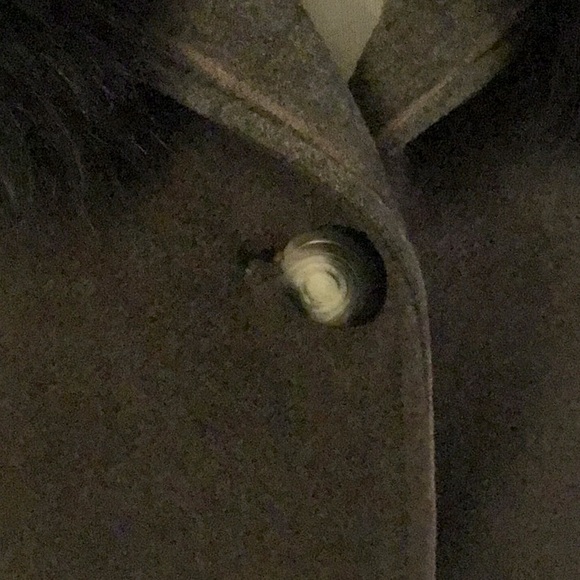 Vintage A.J.Ugent Wool Coat with a mink trimmed Hood - Picture 5 of 10